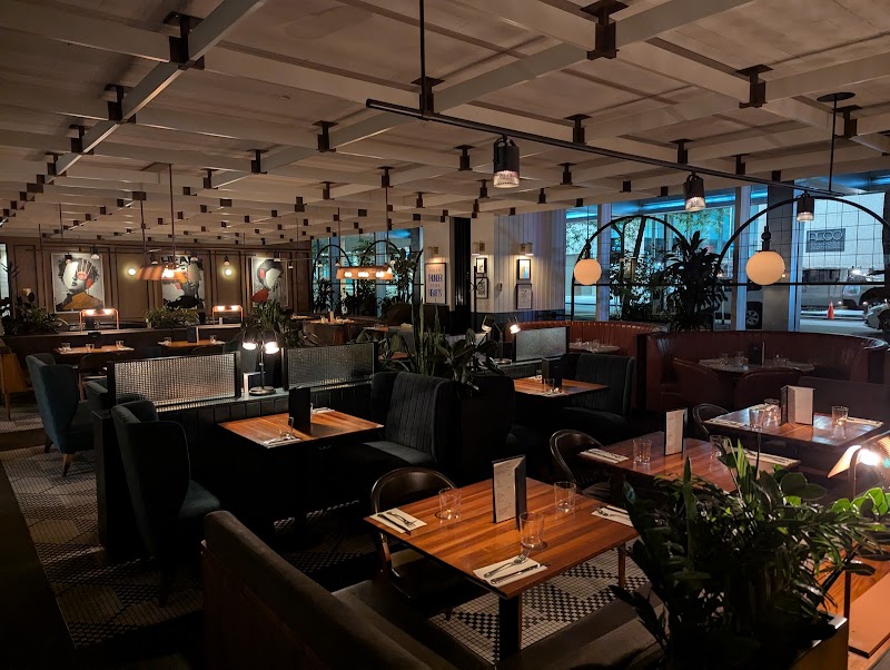 Earls Kitchen + Bar - Financial District (King & University)