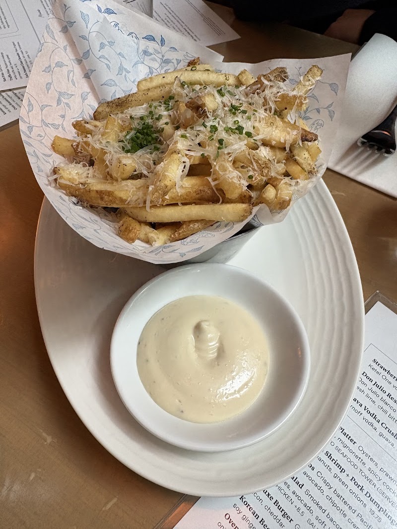 Earls Kitchen + Bar - Financial District (King & University)